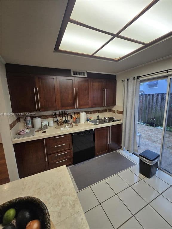 2+1 Condo — 7010 NW 173rd Dr APT 1901