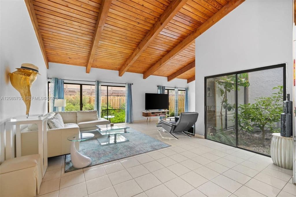 2+1 Mülk — 2679 S Parkview Dr