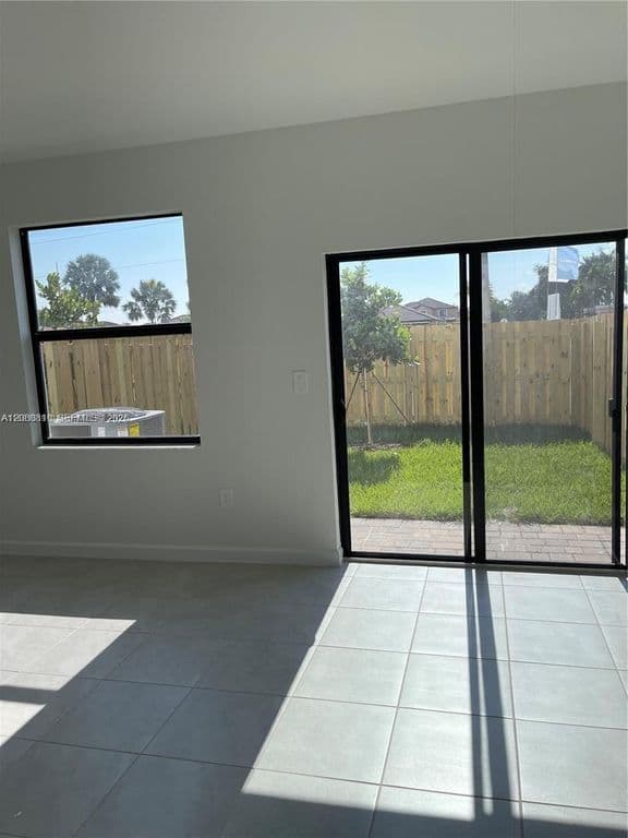3-bedroom Property — 11872 SW 247th Ter
