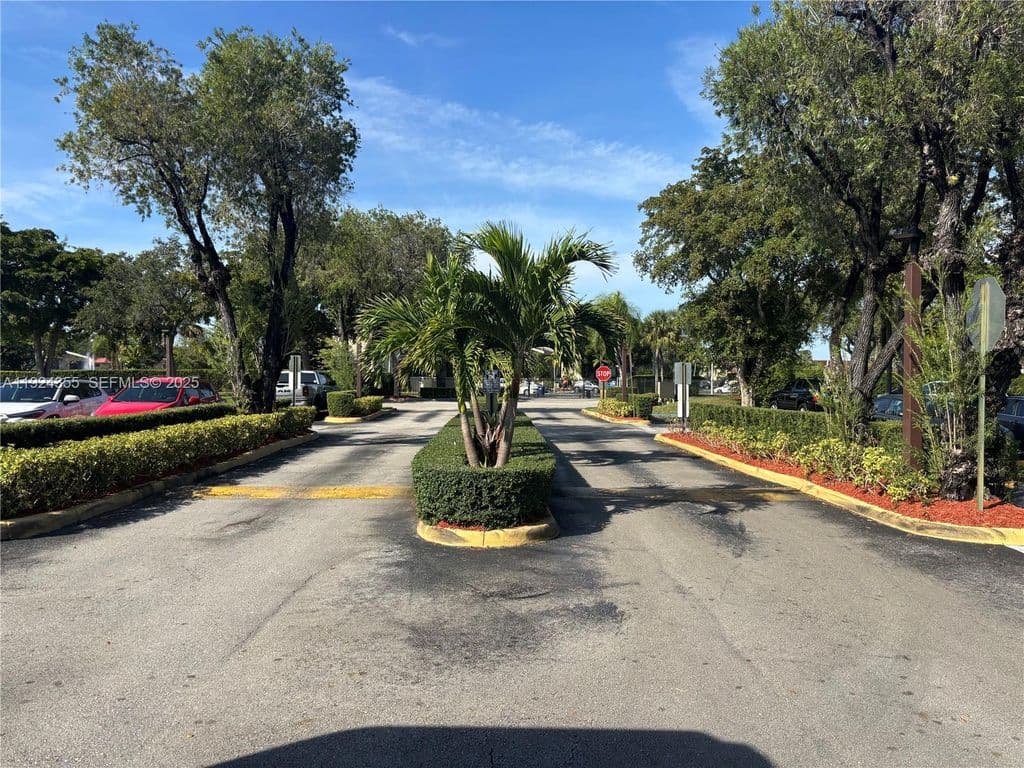 3+1 Condo — 14250 SW 62nd St APT 520