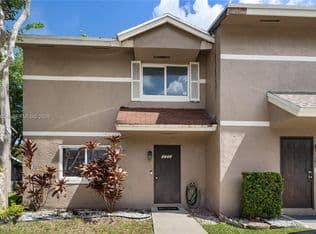 2+1 Townhouse — 1293 Sussex Dr, North Lauderdale, 33068