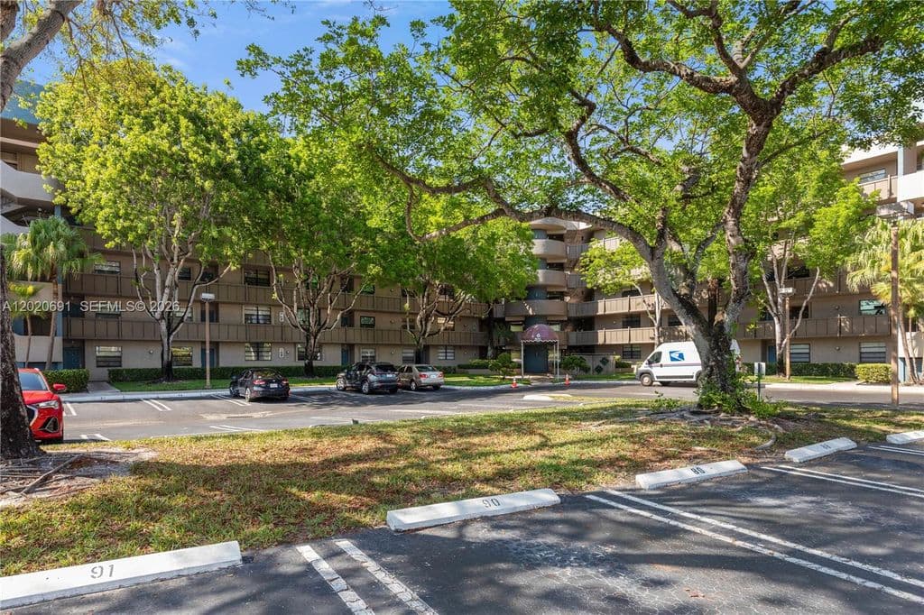 2+1 Condo — 901 Colony Point Cir APT 521
