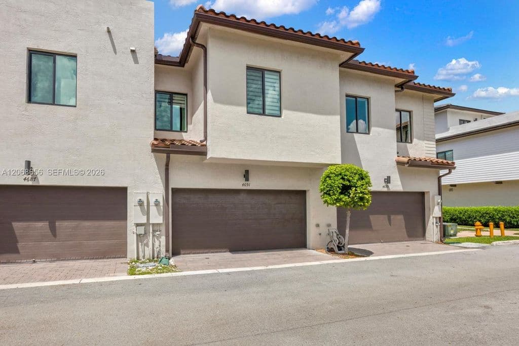 3-bedroom Property — 4691 NW 83rd Pkwy