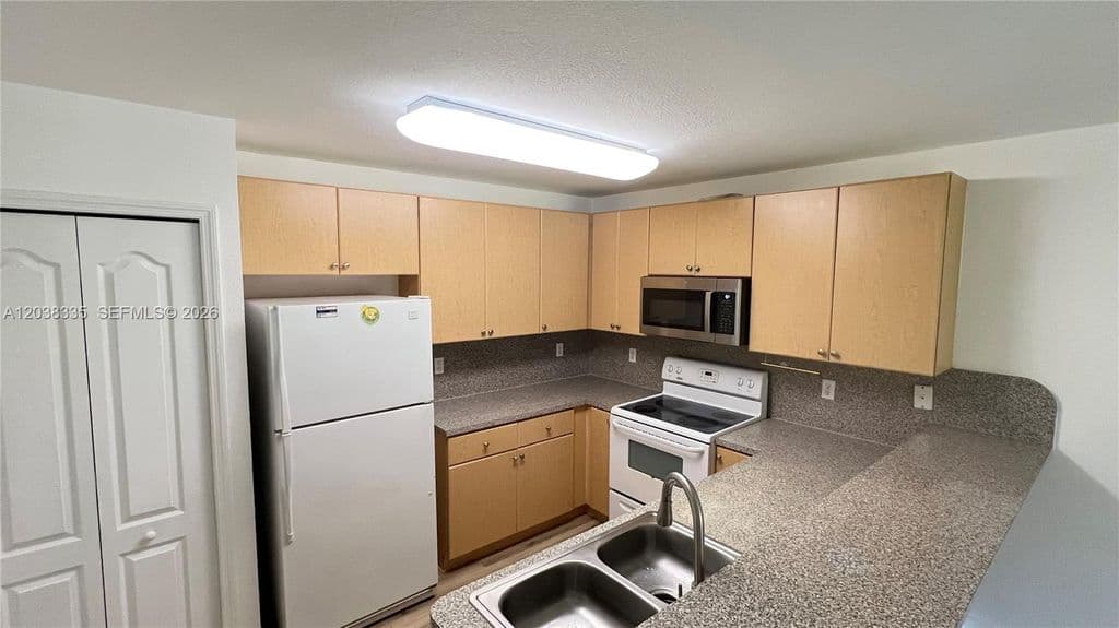 3-bedroom Condo — 22721 SW 88th Pl Unit 9-19