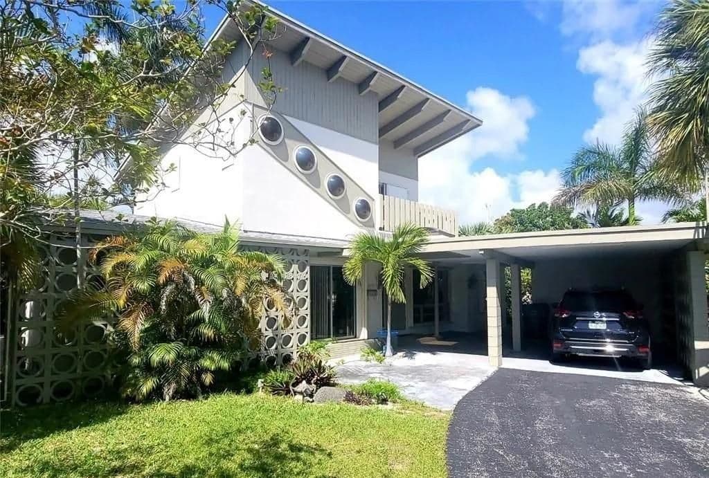 5+1 Müstakil ev — 3375 NE 20th Ave