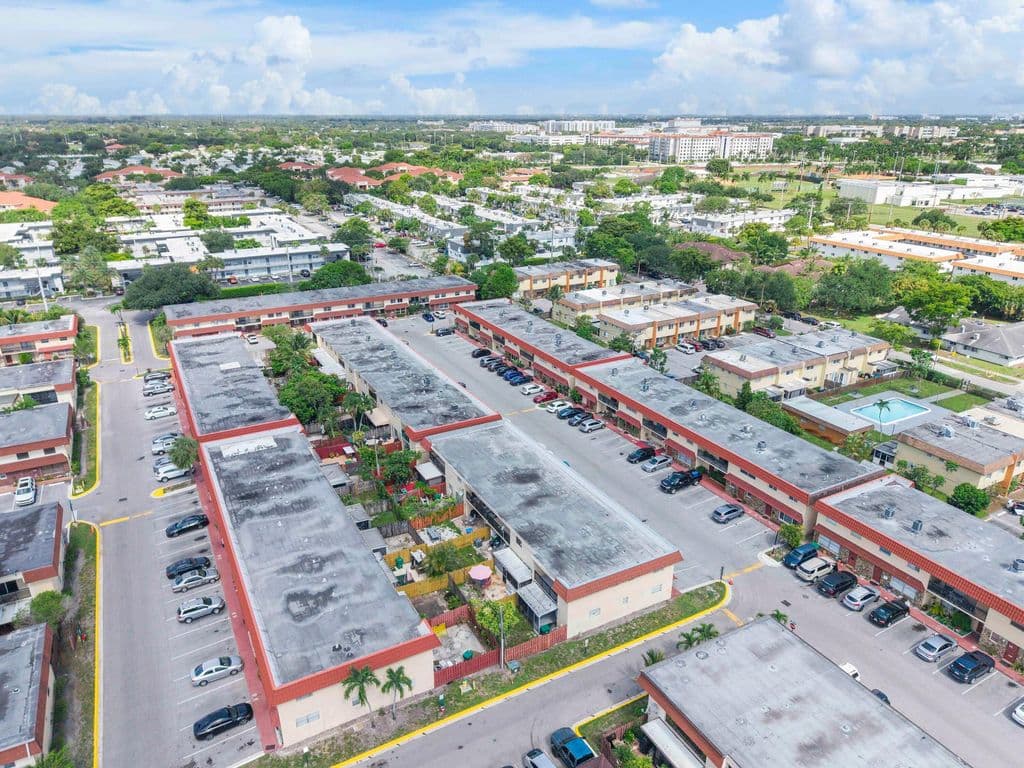 3-bedroom Property — 6659 SW 41st Place #38