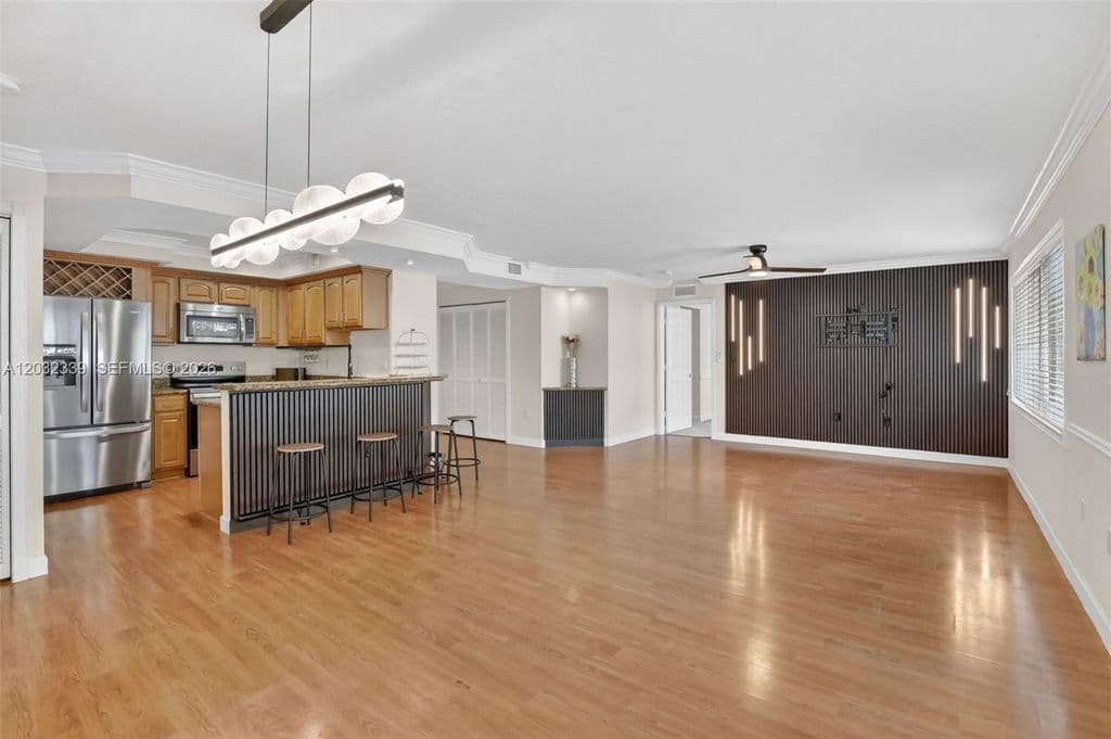 2-bedroom Condo — 150 NE 15th Ave APT 140