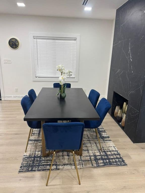 4+1 Müstakil ev — 2723 SW 13th St