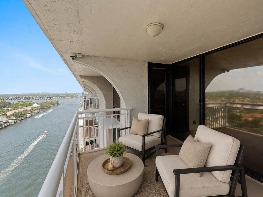 2+1 Condo — 1600 S Ocean Dr APT 18B