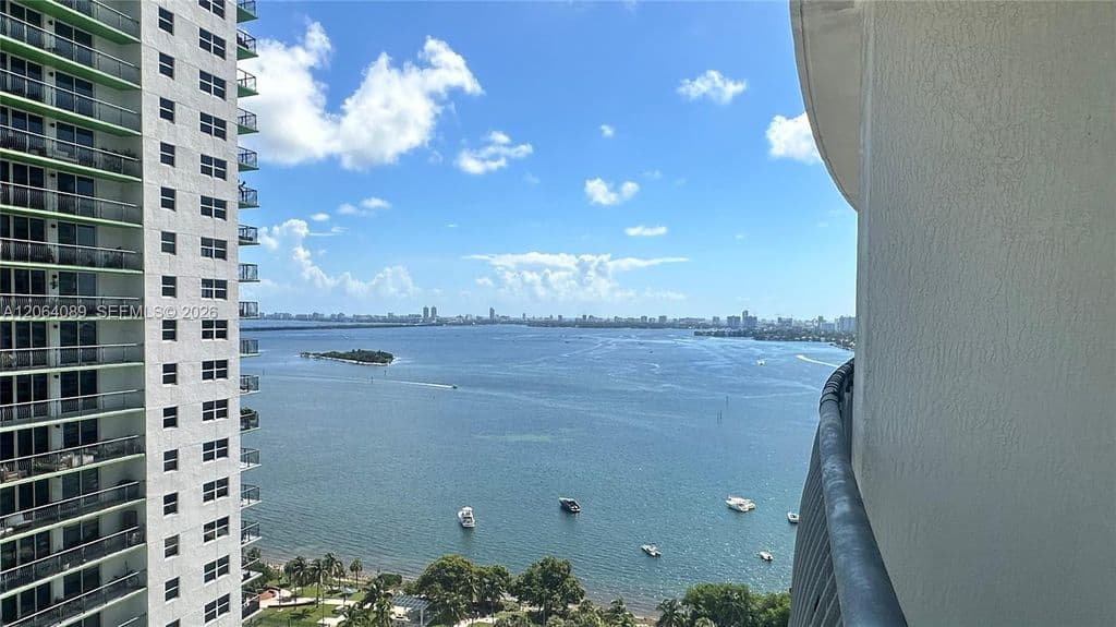 Mülk — 1750 N Bayshore Dr APT 2607