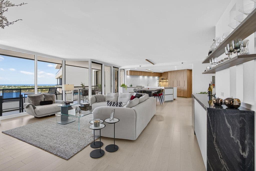 2-bedroom Condo — 100 Lakeshore Drive #1654