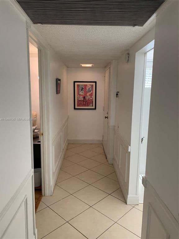 3+1 Condo — 4801 Martinique Pl APT H1