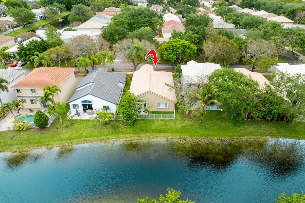 3-bedroom Single-Family Home — 6513 Sandpiper Drive