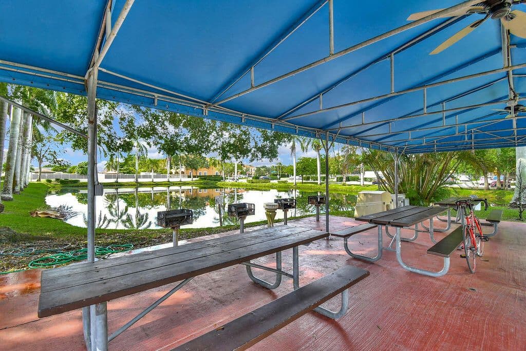 2+1 Condo — 6190 Woodlands Boulevard #312