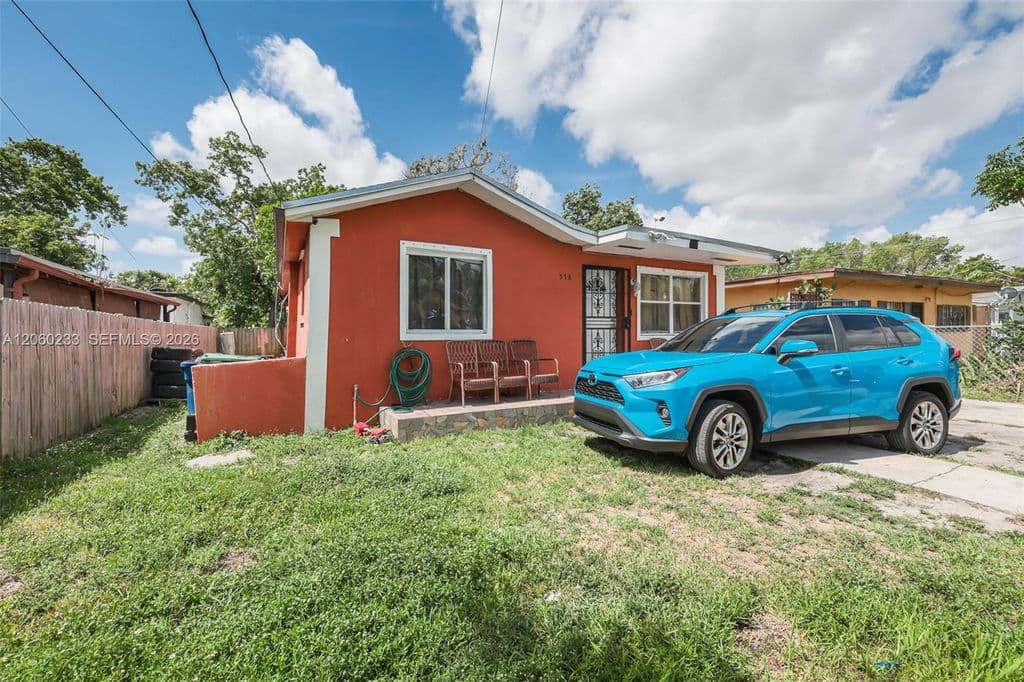4+1 Müstakil ev — 578 NW 97th St