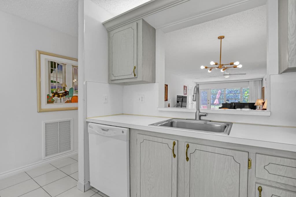 2+1 Condo — 13731 Via Aurora #A