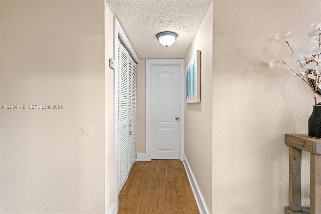 1+1 Condo — 13120 SW 92nd Ave #B-313