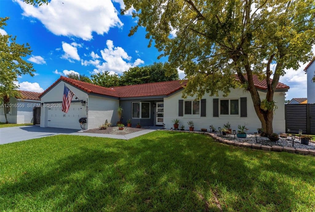 4+1 Müstakil ev — 17601 SW 138th Ct