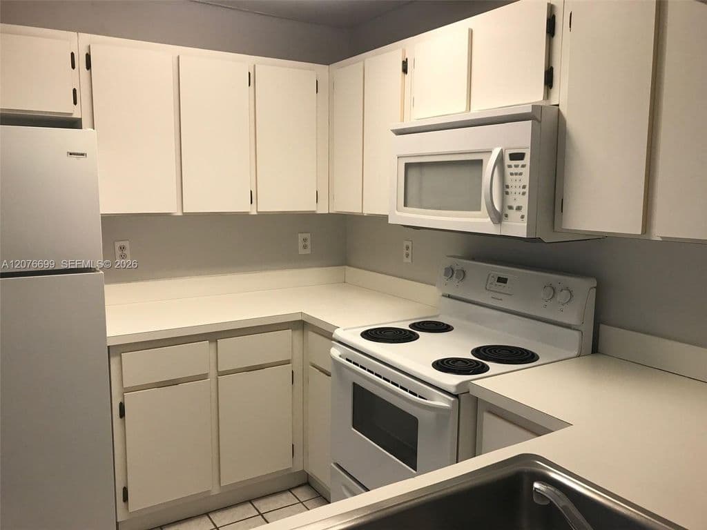 2-bedroom Condo — 9810 Hammocks Blvd APT 202