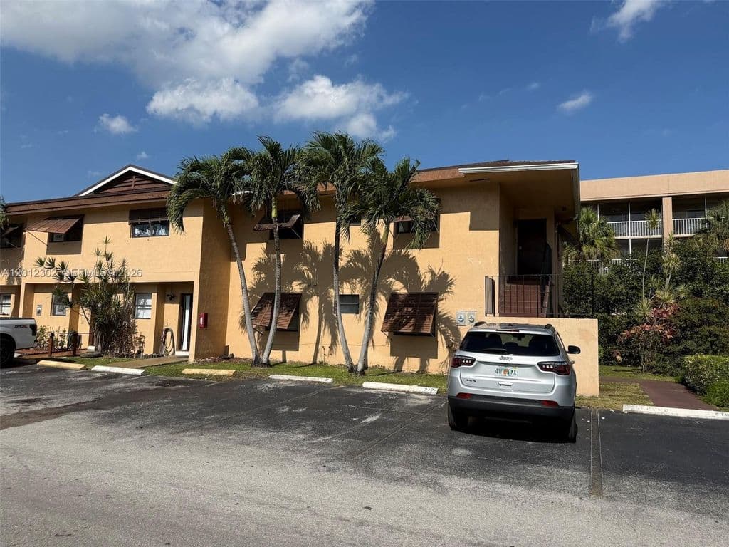 3-bedroom Condo — 6850 NW 173rd Dr APT 109