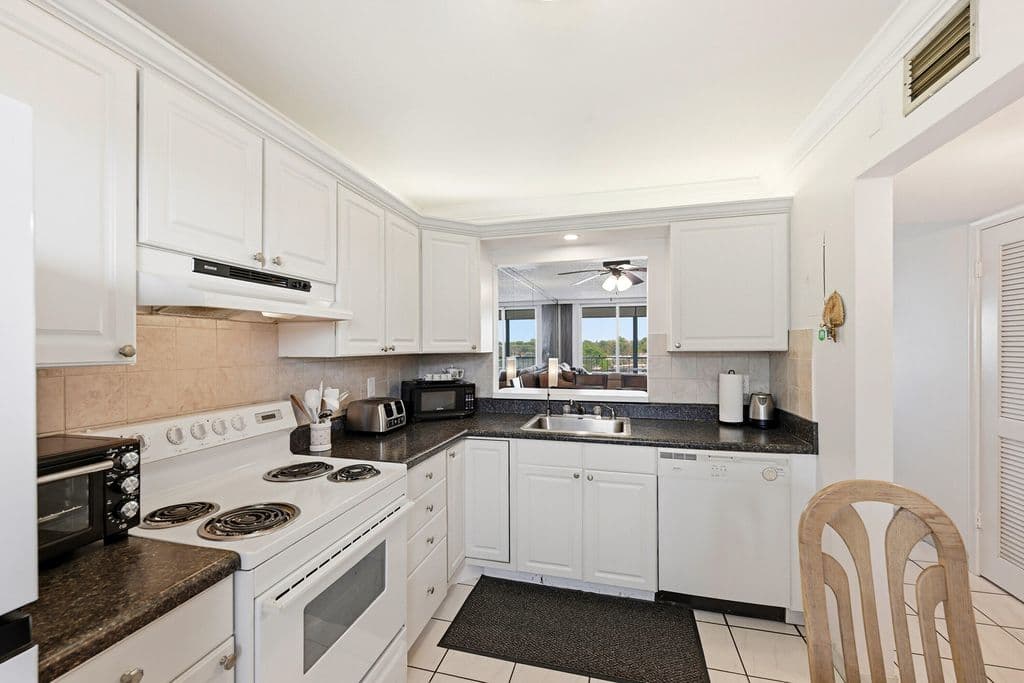 2-bedroom Condo — 777 S Federal Highway #O406