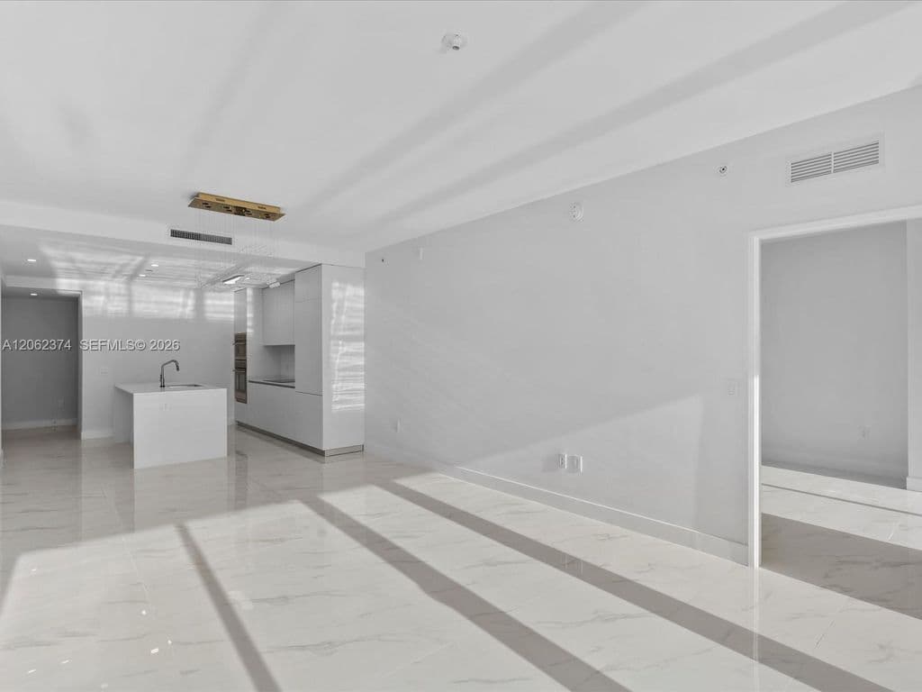 3+1 Condo — 700 NE 24th St Unit 503