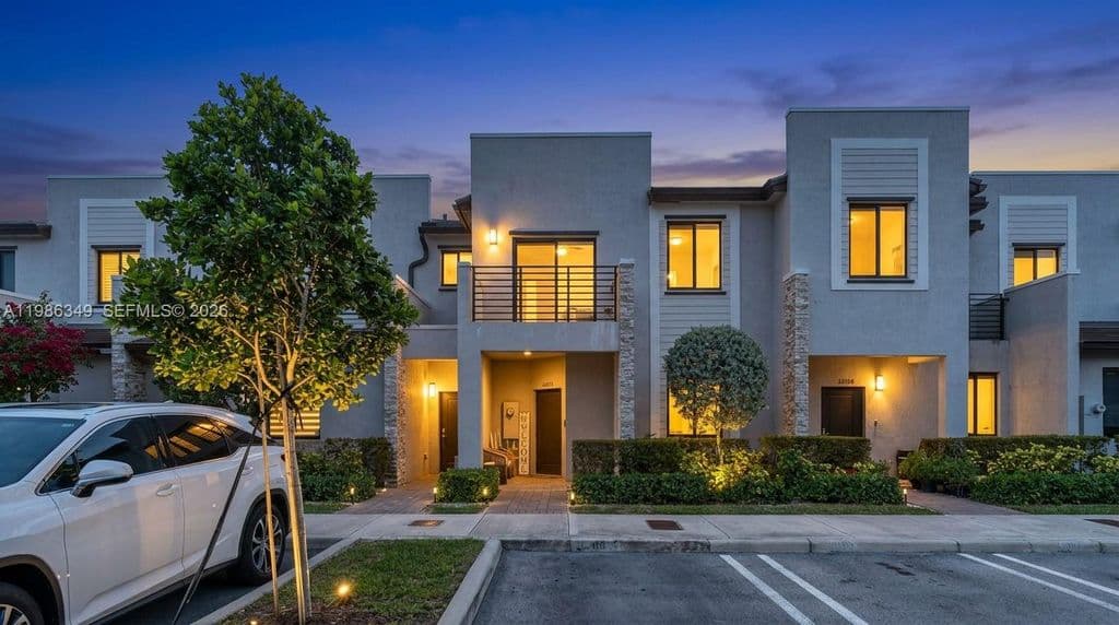 3+1 Mülk — 21068 NE 8th Ave