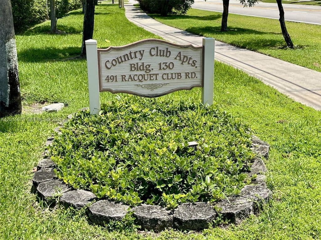 2+1 Condo — 491 Racquet Club Rd APT 303