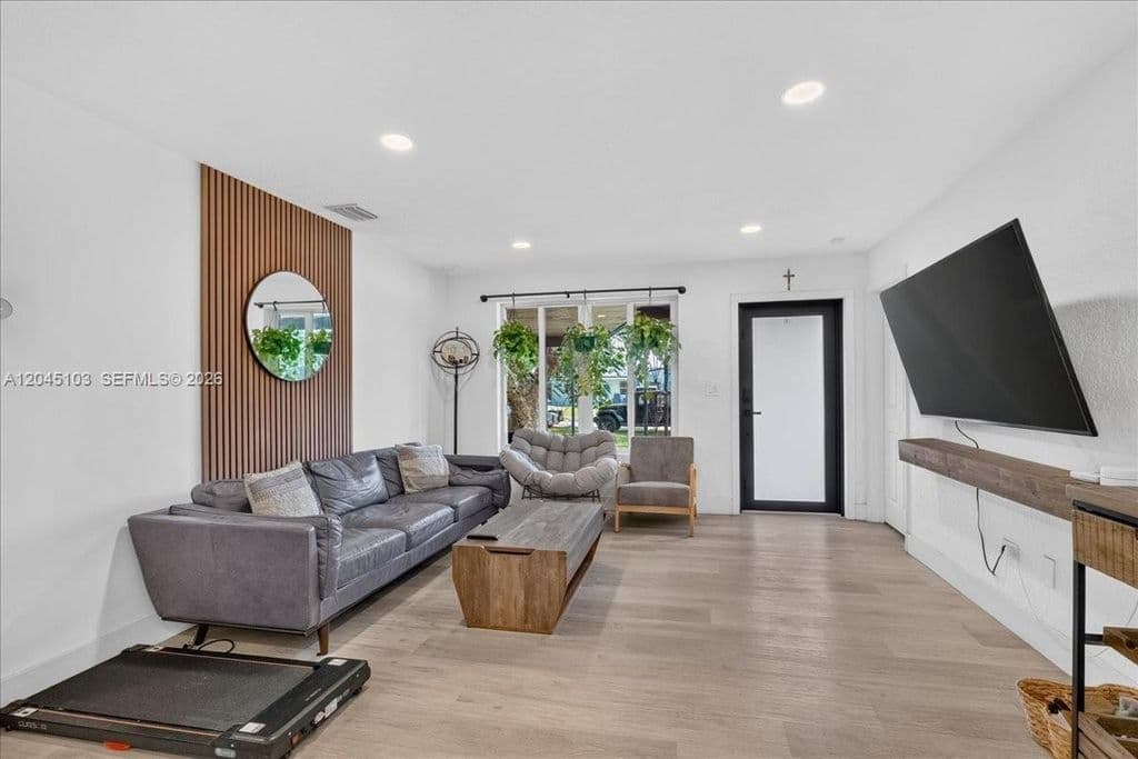 3-bedroom Single-Family Home — 1131 N 75th Ave