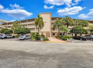 2-bedroom Condo — 1902 Bermuda Circle #L2, Coconut Creek, 33066