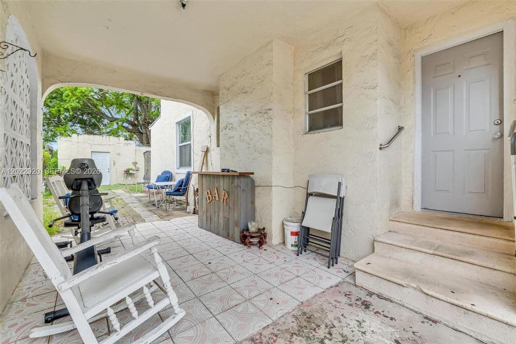 3+1 Müstakil ev — 1122 NW 38th St