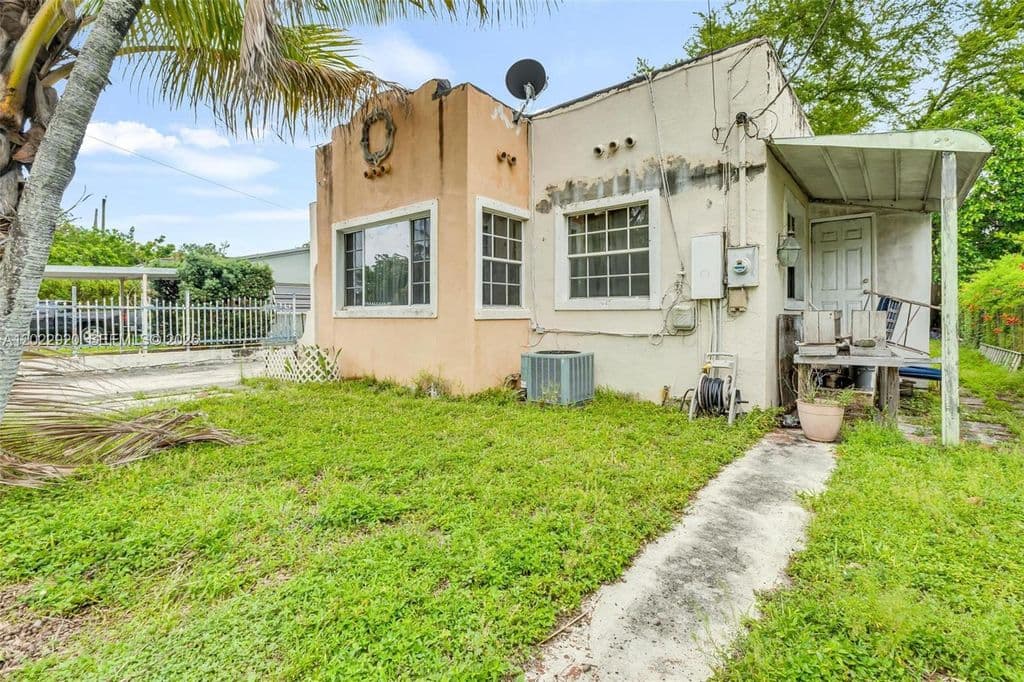 3+1 Müstakil ev — 1122 NW 38th St