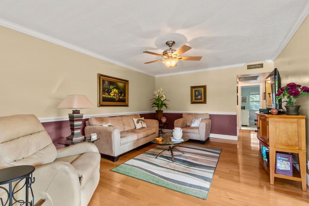 2-bedroom Condo — 144 Tilford G Place #144