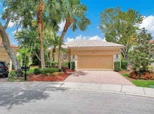 4-bedroom Single-Family Home — 2456 Bay Isle Ct, Fort Lauderdale, 33327