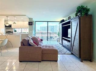 3-bedroom Condo — 17021 N Bay Rd APT 802, Sunny Isles Beach, 33160