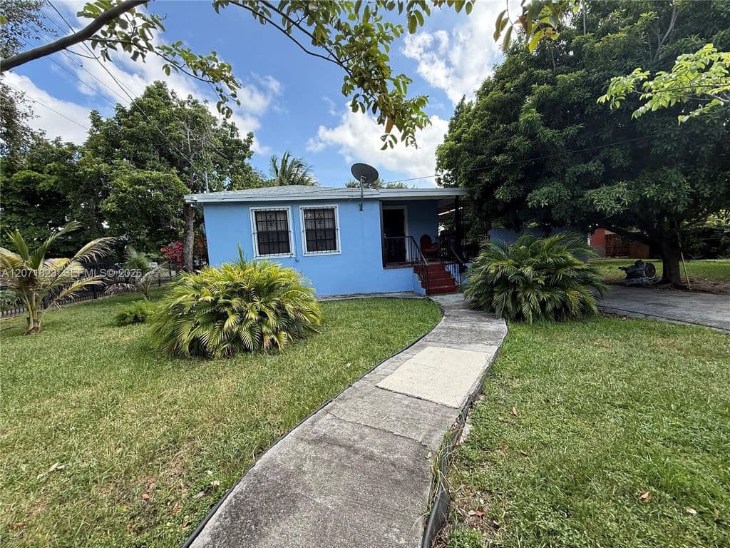 2-bedroom Single-Family Home — 3102 NW 31st St