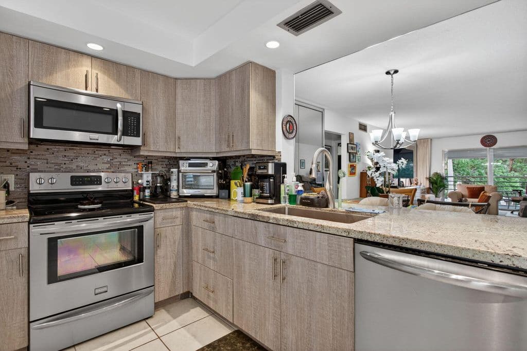 2-bedroom Condo — 3002 Portofino Isle #E3