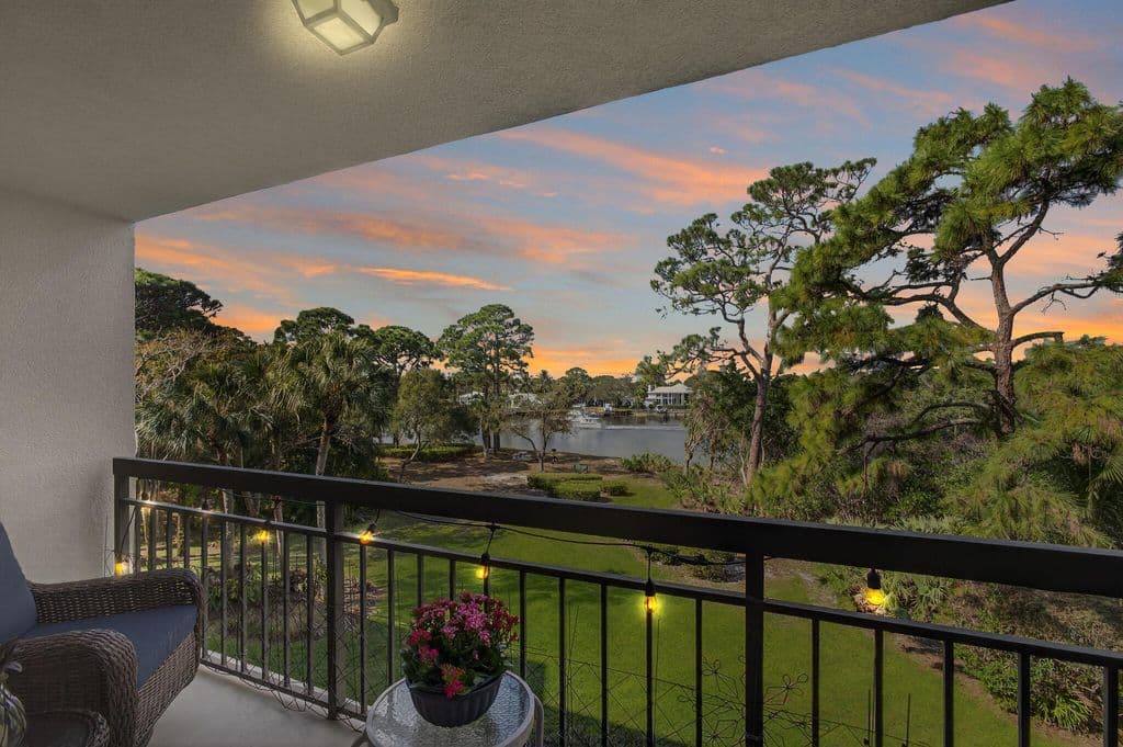 2-bedroom Condo — 1901 MARINA ISLE Way #304