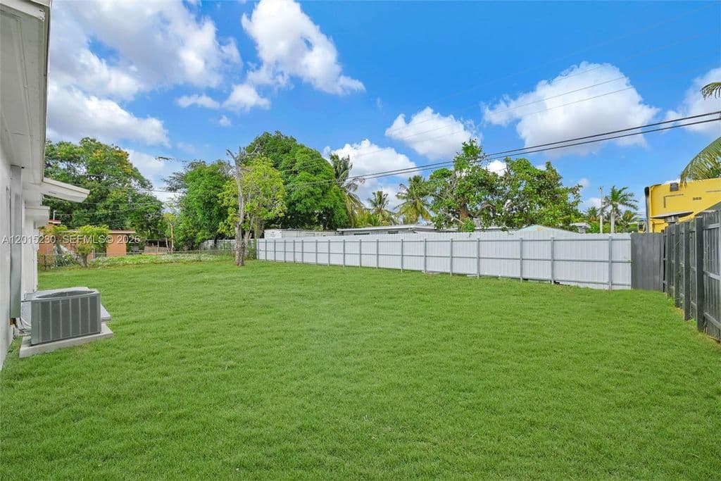 4-bedroom Single-Family Home — 12621 NW 22nd Ct