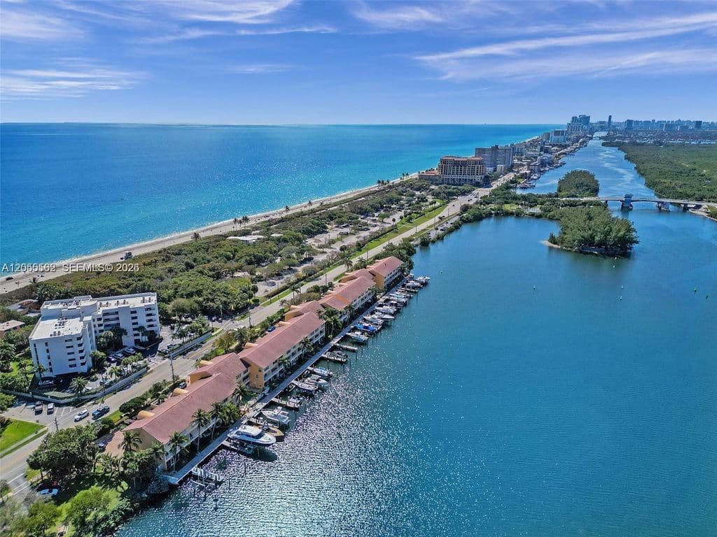 3-bedroom Property — 4234 N Ocean Dr