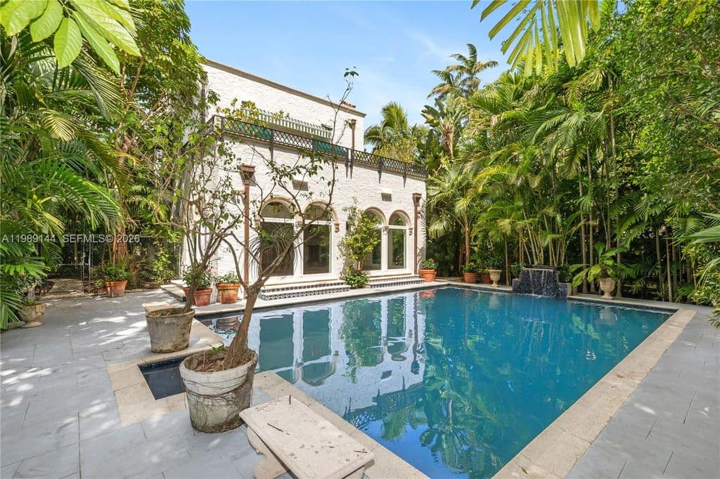 3-bedroom Single-Family Home — 3685 Royal Palm Ave