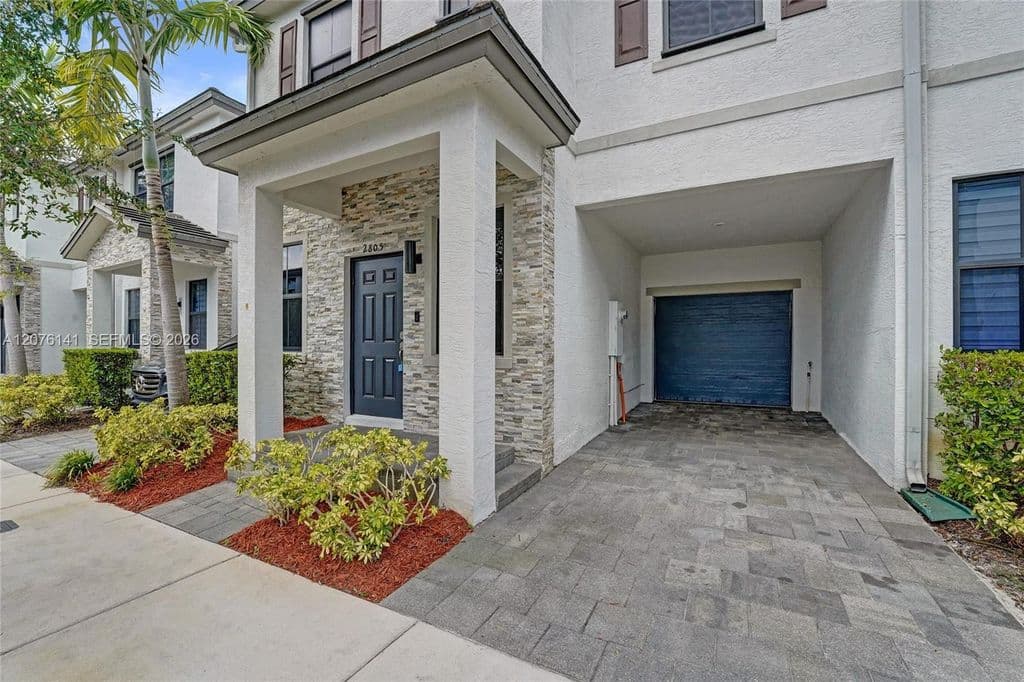 3+1 Mülk — 2805 SW 17th Ave