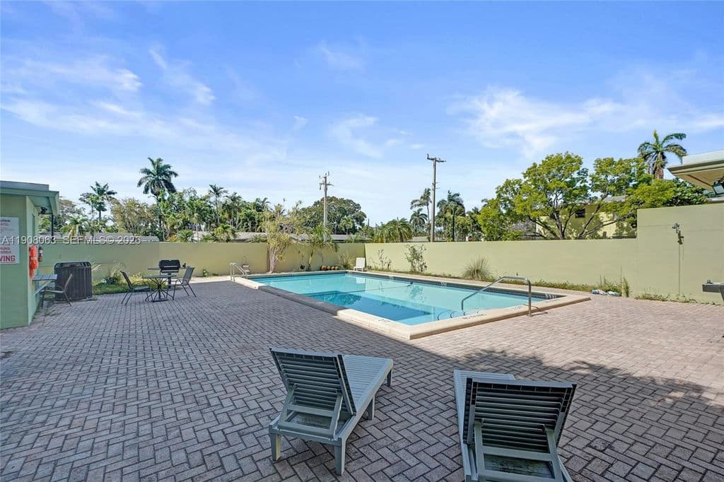 2+1 Condo — 1425 Arthur St APT 301A