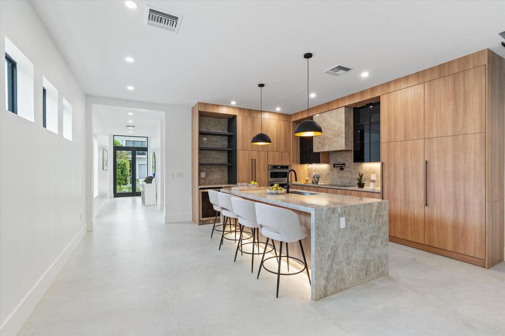 3-bedroom Property — 1133 NE 12th Avenue
