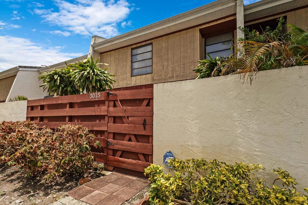 3-bedroom Condo — 3015 Oaktree Lane Unit 277
