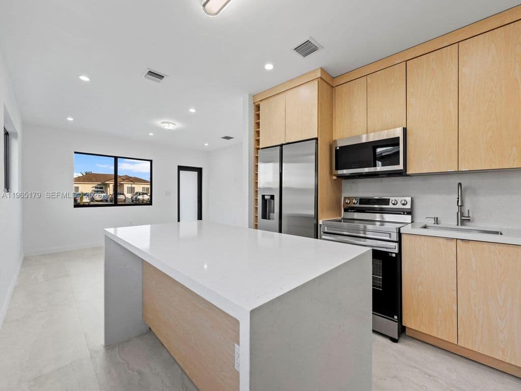 3-bedroom Single-Family Home — 3620 SW 92nd Ave