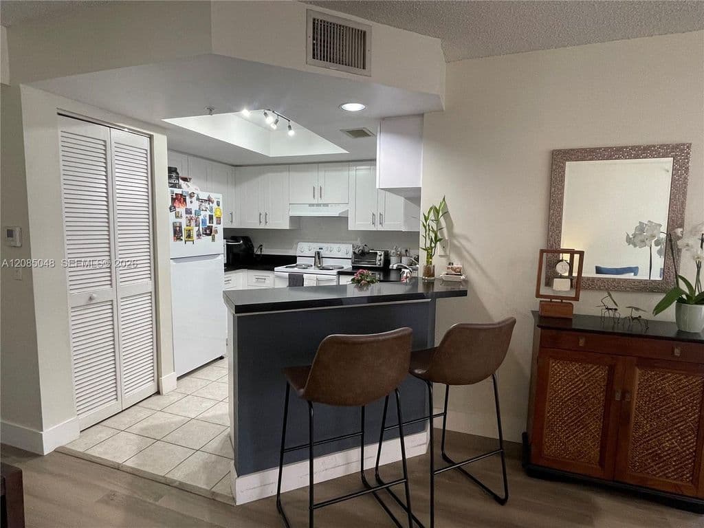 2+1 Condo — 2009 SE 10th Ave APT 303