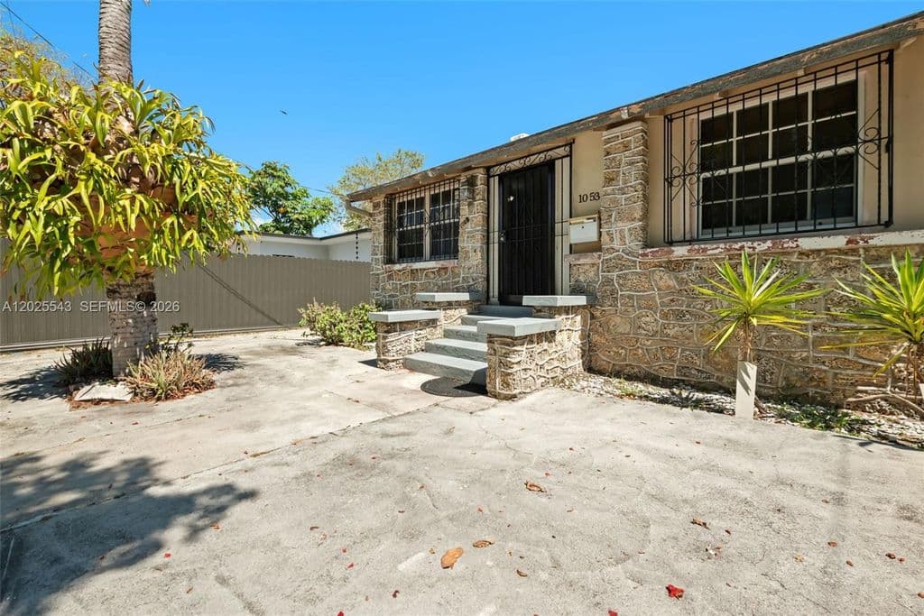 2+1 Müstakil ev — 1053 NW 28th St