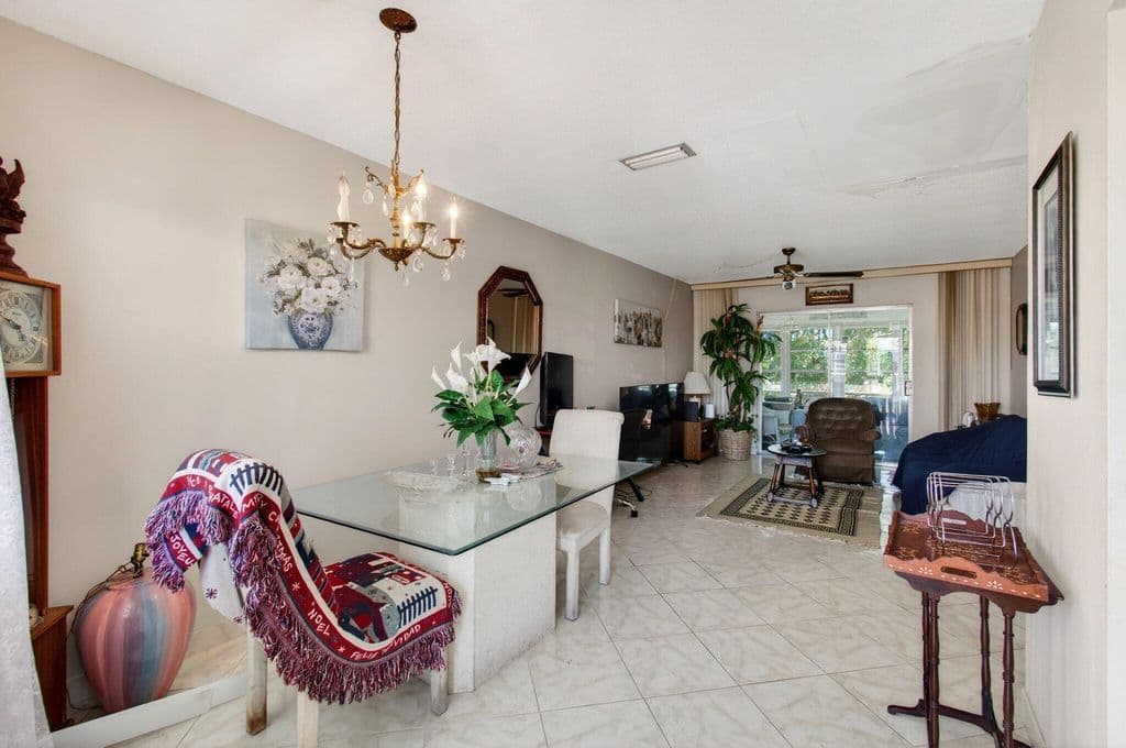 1+1 Condo — 2101 NE 1st Court #204