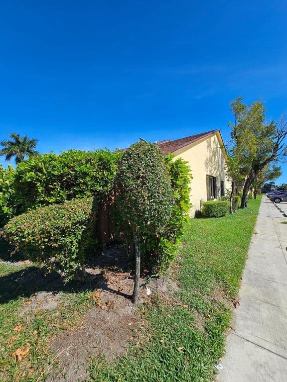 2-bedroom Single-Family Home — 491 Springdale Circle